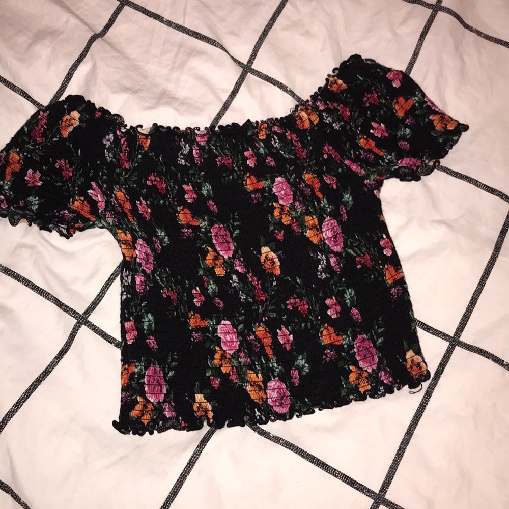 Ribbed stretchy floral top!